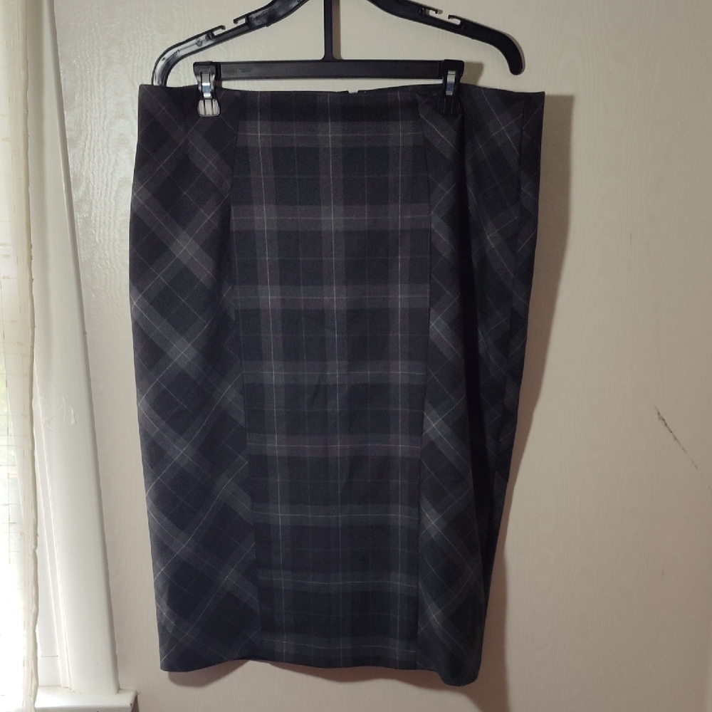 Elegant Plaid Pencil Skirt - Black